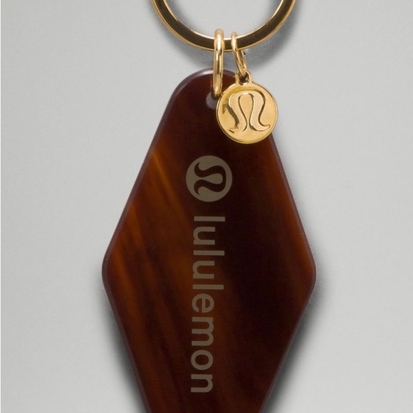 Lululemon Hotel key chain NWT - Picture 4 of 9